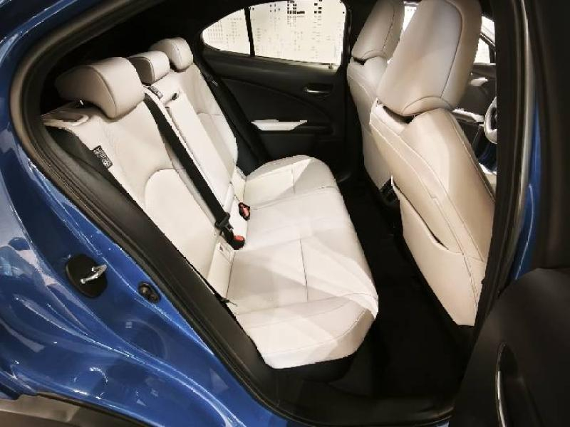 LEXUS UX d’occasion à vendre à LATTES chez ADL (Photo 13)